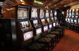 Filipino sports bettor placing a basketball wager on ph bingo link mobile browser